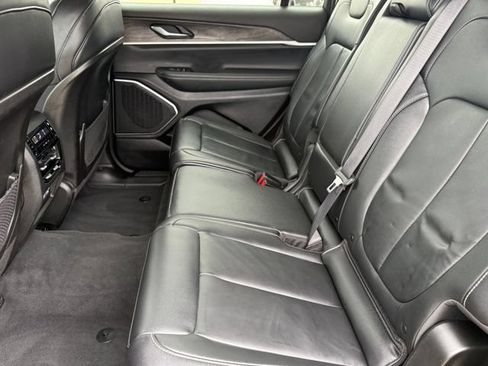 Used 2022 Jeep Grand Cherokee L Limited AWD/4WD image 28