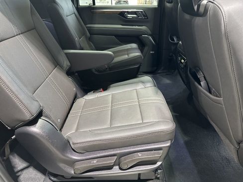 Used 2025 Chevrolet Suburban High Country AWD/4WD image 20