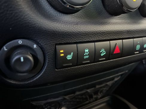 Used 2016 Jeep Wrangler Unlimited Rubicon w/ Connectivity Group AWD/4WD image 45
