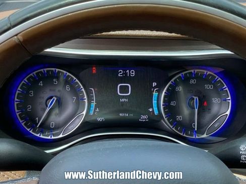Used 2017 Chrysler Pacifica Limited FWD image 22
