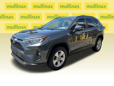 Used 2020 Toyota RAV4 XLE FWD image 4