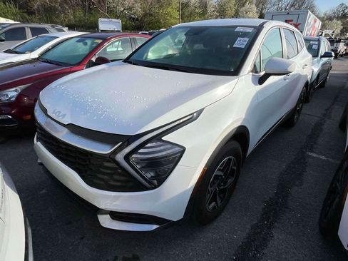 Used 2025 Kia Sportage LX image 4