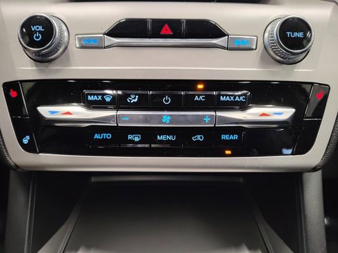 Used 2024 Ford Explorer XLT w/ Equipment Group 202A image 20