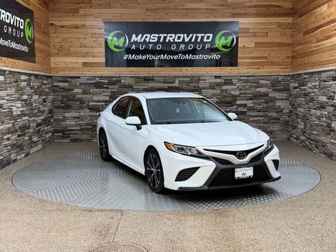 Used 2020 Toyota Camry SE image 2