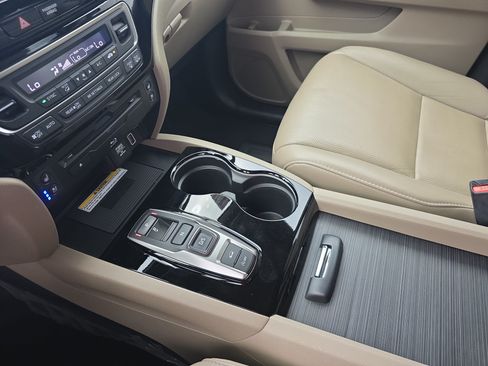 Used 2021 Honda Pilot Elite image 25