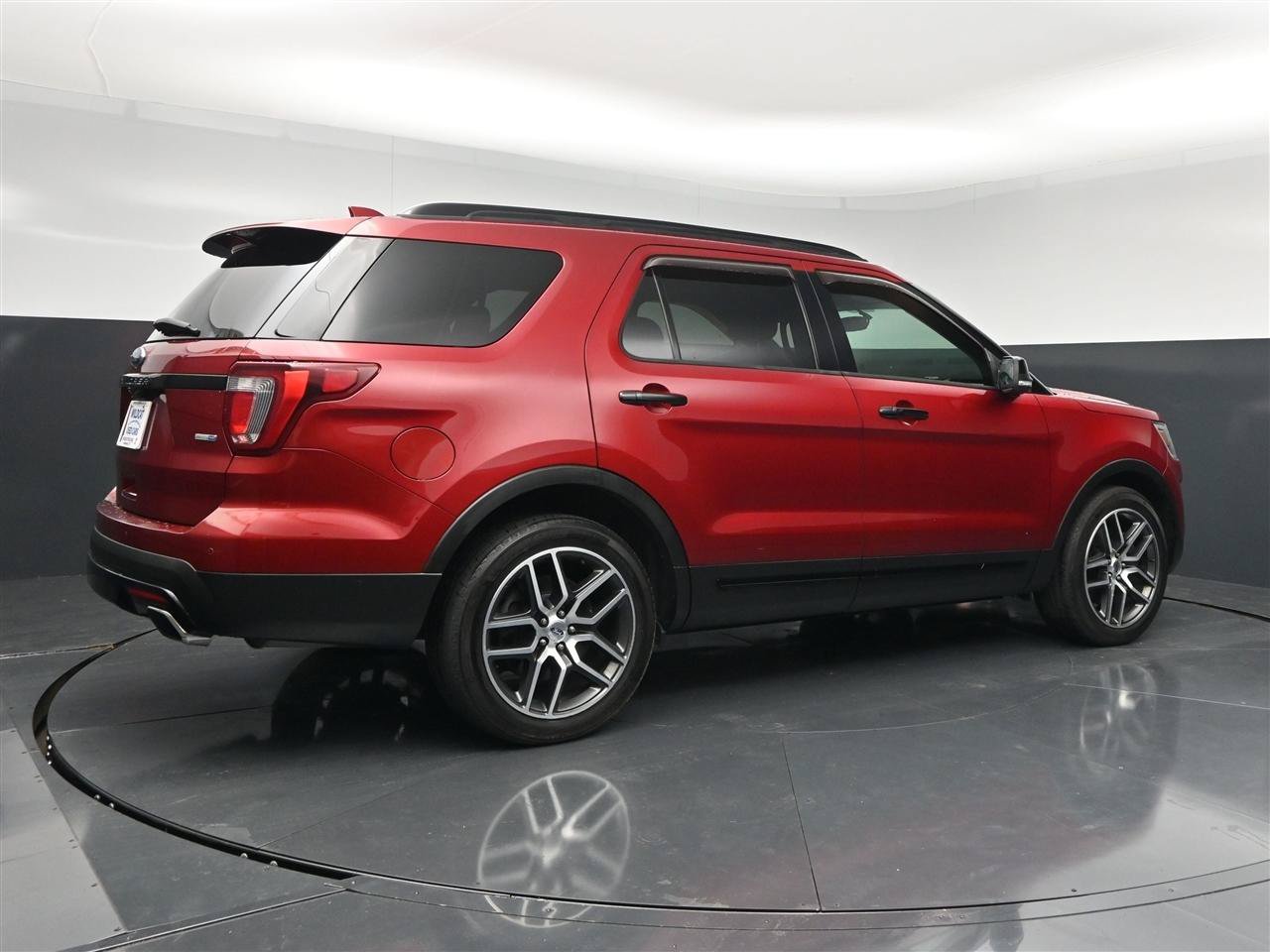 Used 2017 Ford Explorer Sport w/ Equipment Group 401A AWD/4WD image 5