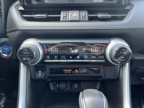 Used 2022 Toyota RAV4 XLE Premium AWD/4WD image 36