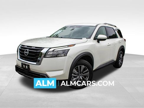 Used 2024 Nissan Pathfinder SV FWD image 1