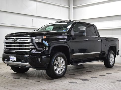 Used 2024 Chevrolet Silverado 2500 High Country w/ Technology Package AWD/4WD image 3