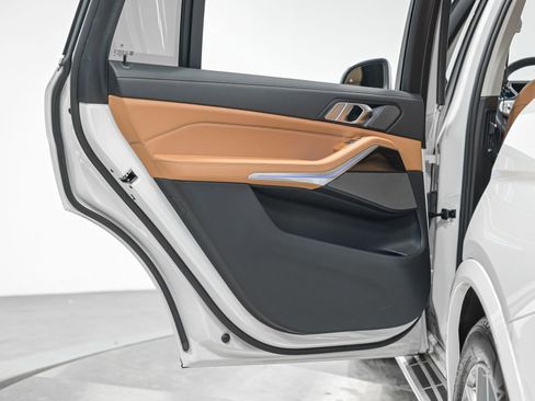 Used 2024 BMW X7 xDrive40i w/ Premium Package image 26