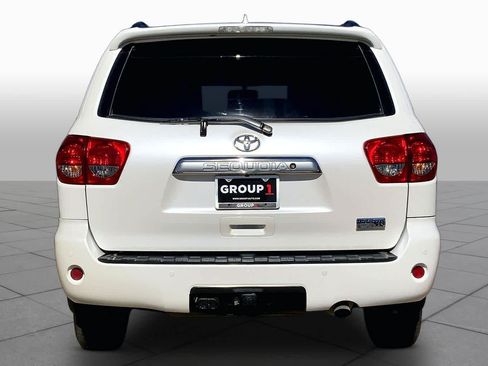 Used 2017 Toyota Sequoia Platinum RWD image 5