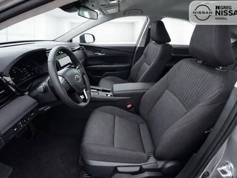 Used 2025 Toyota Camry LE image 6