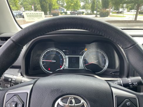 Used 2018 Toyota 4Runner Limited AWD/4WD image 20
