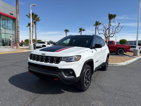 Used 2025 Jeep Compass Trailhawk w/ Trailer Tow Group image 2