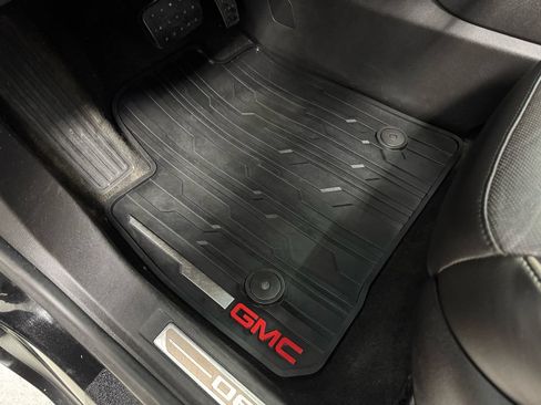 Used 2019 GMC Acadia Denali w/ Technology Package AWD/4WD image 26