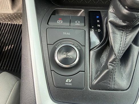 Certified 2021 Toyota RAV4 XLE AWD/4WD image 22