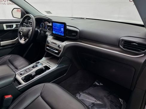 Used 2022 Ford Explorer XLT w/ Equipment Group 202A image 30