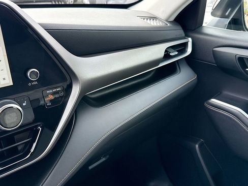 Used 2023 Toyota Highlander Bronze Edition image 22