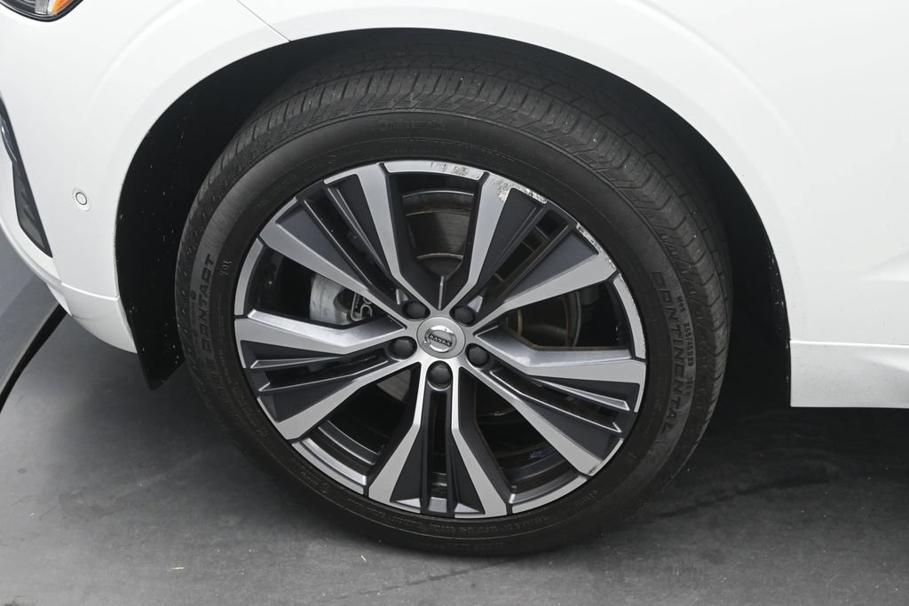 Certified 2022 Volvo XC60 B5 Momentum w/ Advanced Package FWD image 4