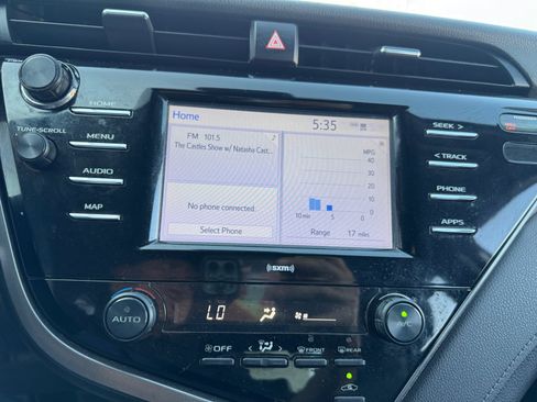 Used 2020 Toyota Camry SE FWD image 27