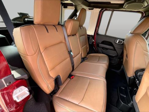 Used 2021 Jeep Wrangler Unlimited Sahara AWD/4WD image 19