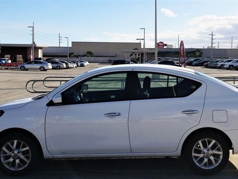 Used 2018 Nissan Versa SV w/ SV Special Edition Package FWD image 2