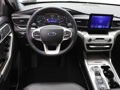 Used 2022 Ford Explorer XLT w/ Equipment Group 202A image 13