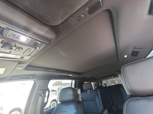 Used 2023 GMC Yukon XL Denali AWD/4WD image 16