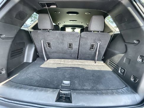 Used 2023 Chevrolet Traverse LT FWD image 25