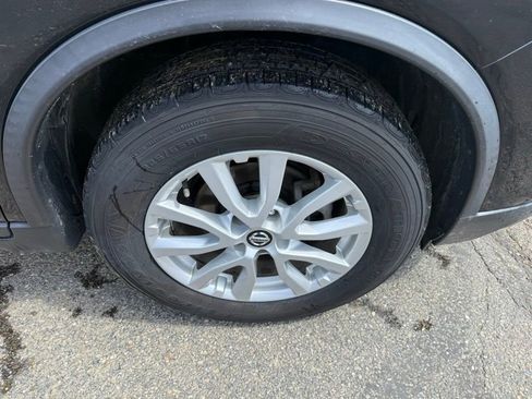 Used 2019 Nissan Rogue SV image 14