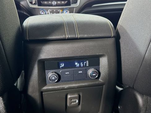 Used 2018 Chevrolet Traverse LT FWD image 30
