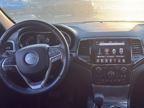 Used 2021 Jeep Grand Cherokee Limited image 12