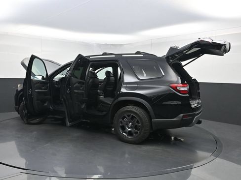 Used 2024 Honda Pilot TrailSport image 39
