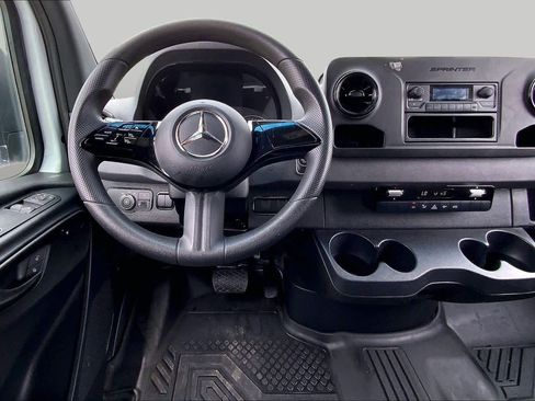 Used 2025 Mercedes-Benz Sprinter 2500 image 6