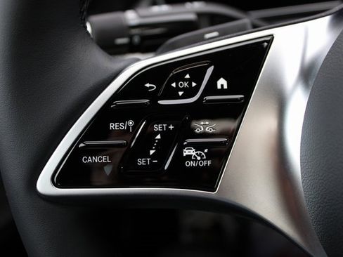 New 2025 Mercedes-Benz C 300 4MATIC Sedan image 19