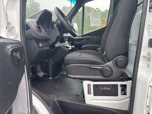 Used 2021 Freightliner Sprinter 3500 RWD image 34