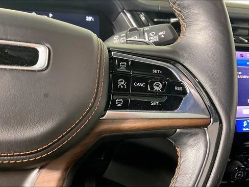 Used 2025 Jeep Grand Cherokee Summit w/ Obsidian Package AWD/4WD image 11