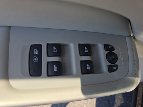 Used 2023 Volvo XC60 B5 Plus w/ Climate Package image 28