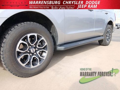 Used 2024 Ford Expedition XLT image 34