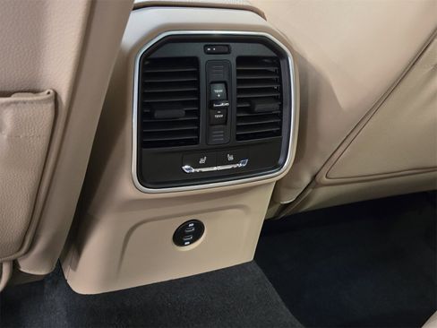 Used 2025 Porsche Macan image 13