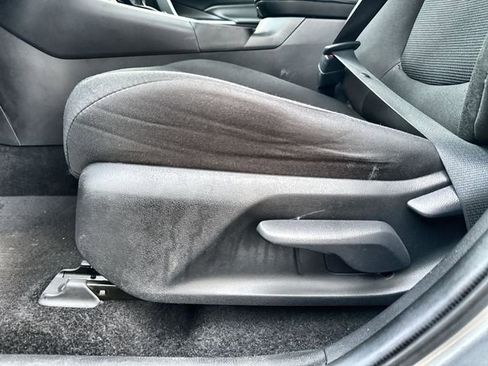 Used 2021 Toyota RAV4 LE image 20