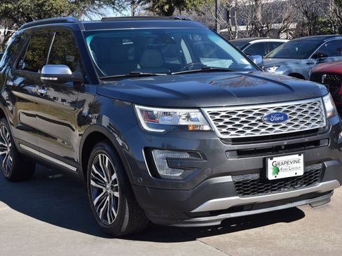 Used 2017 Ford Explorer Platinum image 4