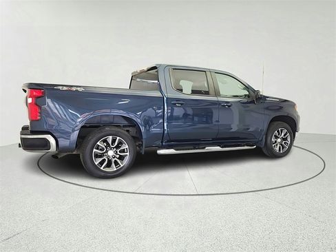 Used 2022 Chevrolet Silverado 1500 LT image 3