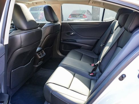 Used 2025 Lexus ES 350 w/ Premium Package FWD image 18