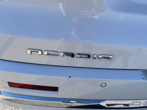 Used 2022 GMC Acadia Denali w/ Denali Technology Package image 10