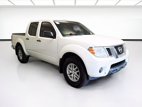 Used 2018 Nissan Frontier SV AWD/4WD image 3