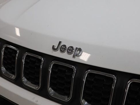 Used 2025 Jeep Compass Latitude w/ Sun & Sound Group AWD/4WD image 10