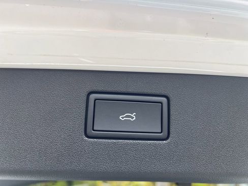 New 2026 Volkswagen Tiguan SE image 11