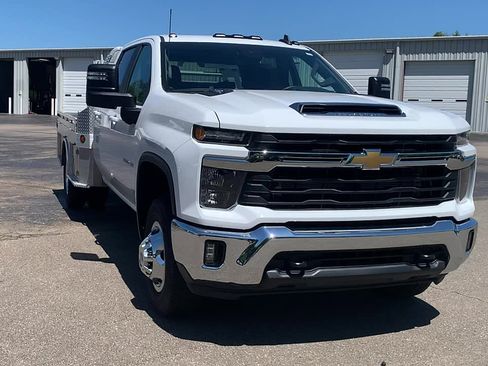 Used 2025 Chevrolet Silverado 3500 LT w/ Convenience Package AWD/4WD image 2