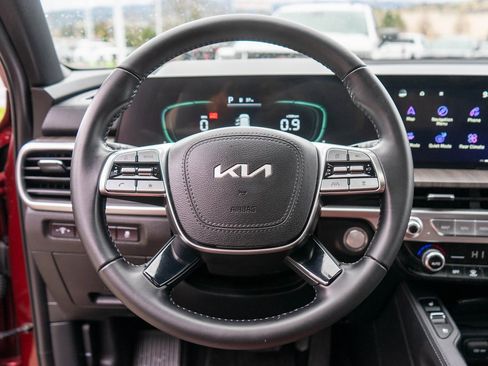 Used 2023 Kia Telluride EX w/ EX Captain's Chair Package image 17